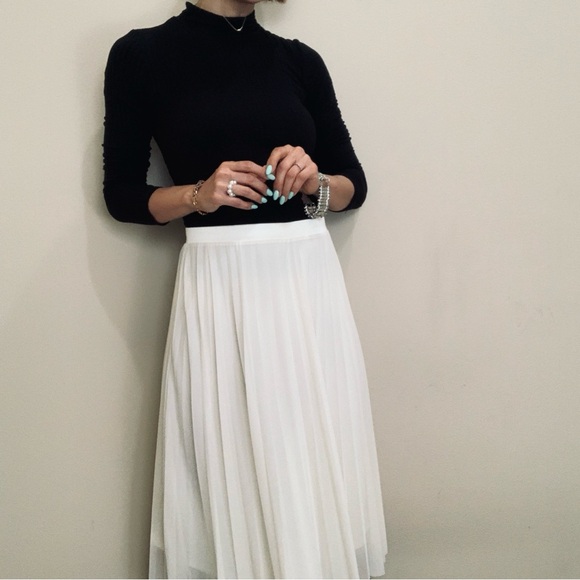 Brand New lace skirt - Picture 7 of 12